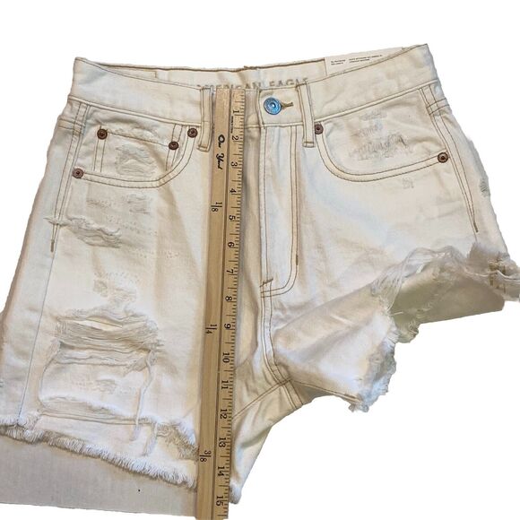American Eagle Shorts Womens 2 White 90s Boyfriend Cut Off  Distressed Raw Hem - Picture 6 of 8